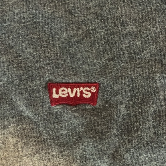 Levi’s Tee - Picture 3 of 4